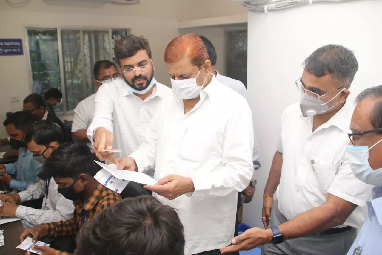 घर बैठे ही लोगों को मिले 10 लाख स्मार्ट कार्ड आधारित पंजीयन प्रमाण-पत्र व ड्राइविंग लायसेंस