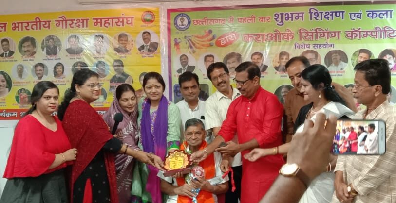 फादर्स डे पर सामाजिक कार्यकर्ता ओमप्रकाश बरलोटा का सम्मान