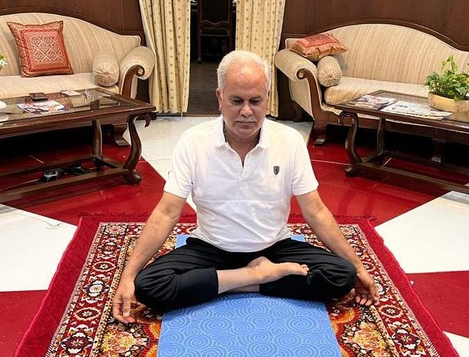 योग मनुष्य की शारीरिक, मानसिक और आध्यात्मिक ऊर्जा बढ़ाता है : भूपेश बघेल