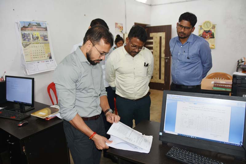 शत प्रतिशत जाति निवास प्रमाण पत्र बनाए जाएं : कलेक्टर