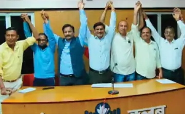 2 सूत्रीय मांग को लेकर छग टीचर्स एसो. व शालेय शिक्षक संघ के अनिश्चितकालीन आंदोलन शुरू