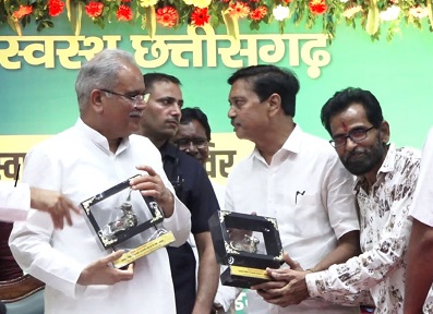 जयपुर पैर वितरण में अग्रणी संस्था विनय मित्र मण्डल की सेवा को मुख्यमंत्री ने सराहा...