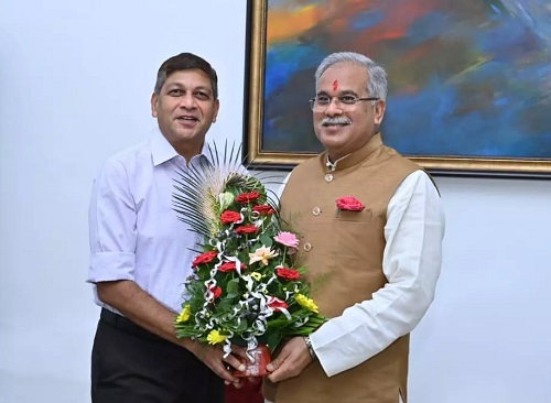 डीजीपी और मुख्यसचिव ने मुख्यमंत्री को दी जन्मदिवस की बधाई