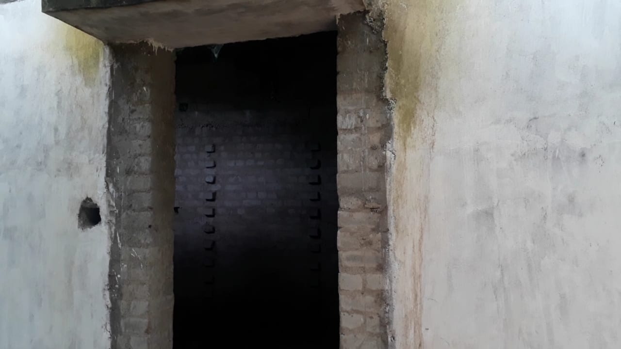 सरपंच सचिव की लापरवाही के चलते भर से सामुदायिक शौचालय अधूरा...