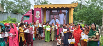 मुख्यमंत्री महतारी न्याय रथ का राज्य महिला आयोग की सदस्य ने दीप प्रज्जवलित कर किया स्वागत