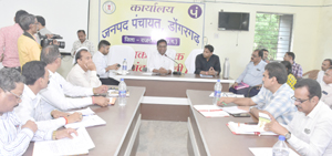 योजनाओं के क्रियान्वयन संचालन व धरातल स्तर पर वस्तुस्थिति जानने अधिकारियों की टीम पहुंची ग्राम पंचायत