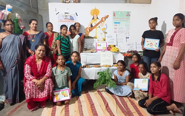 आंगनबाड़ी में लगी मासिक धर्म स्वच्छता की पाठशाला