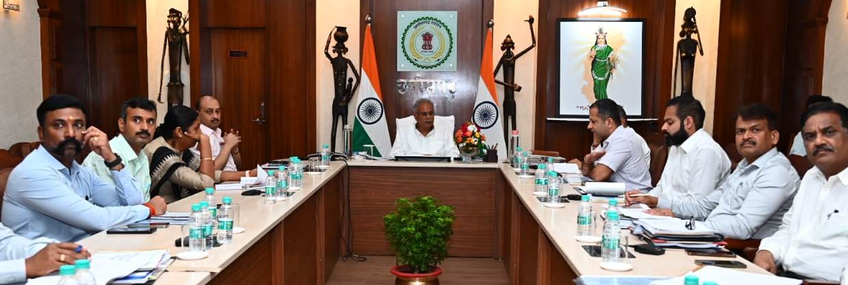 मुख्यमंत्री ने ली लोकनिर्माण विभाग की समीक्षा बैठक, खराब सड़कों पर जताई नाराजगी