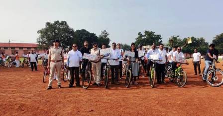 आयुष्मान कार्ड बनवाने लोगों के प्रति जागरूकता लाने साइकिल रैली का आयोजन