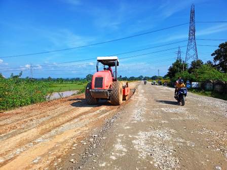 कुनकुरी-लवाकेरा व बंदरचुआ-दोकड़ा राजमार्ग में तेजी से हो रहा निर्माण कार्य