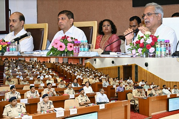 जिला-पुलिस प्रशासन अच्छा कार्य कर रहे हैं, लेकिन कई जगह सुधार की आवश्यकता : भूपेश बघेल