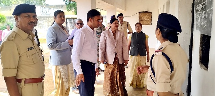 यूटीआरसी कमेटी ने की जेल समीक्षा, आयोजित किया विधि जागरूकता शिविर