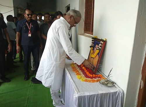 मुख्यमंत्री ने दाऊ ठाकुर राम चंद्राकर को अर्पित की श्रद्धांजलि