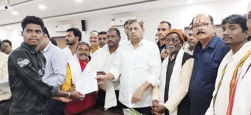 मंत्री अकबर ने दिए बैगा जनजाति 80 युवाओं को नियुक्ति पत्र