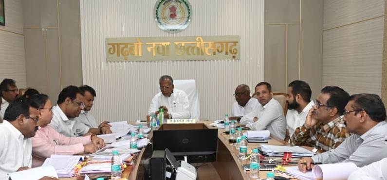 खराब व जर्जर सड़कों का मरम्मत-नवीनीकरण कार्य दिसम्बर तक पूरा करें : ताम्रध्वज साहू