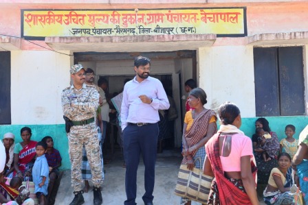 कलेक्टर व एसपी ने अतिसंवेदनशील क्षेत्र बेचापाल और हुर्रेपाल का किया भ्रमण