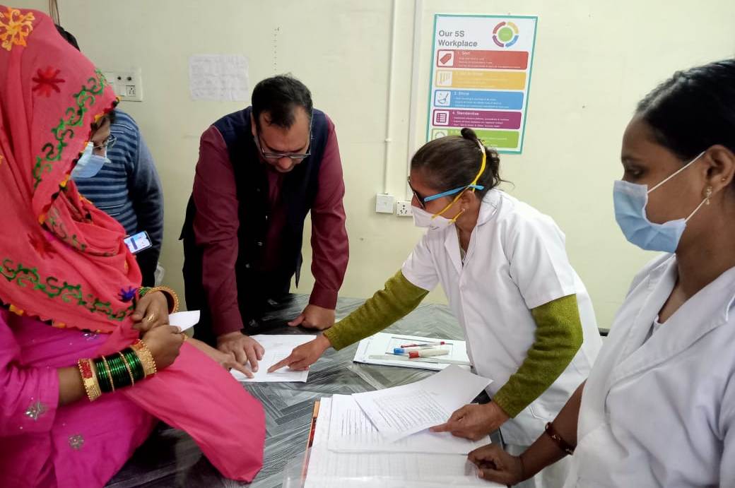 स्वास्थ्य संचालक भीम सिंह ने मातृ एवं शिशु अस्पताल का किया निरीक्षण