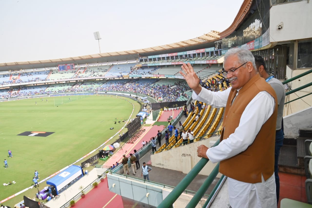 रायपुर: मुख्यमंत्री श्री भूपेश बघेल पहुंचे शहीद वीर नारायण सिंह अंतरराष्ट्रीय क्रिकेट स्टेडियम