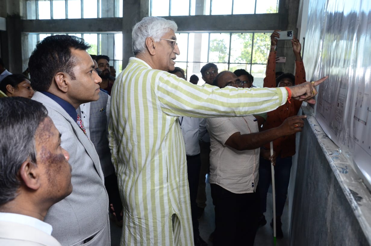 स्वास्थ्य मंत्री श्री टी.एस. सिंहदेव ने निर्माणाधीन सुपर स्पेशलिटी हॉस्पिटल का किया निरीक्षण