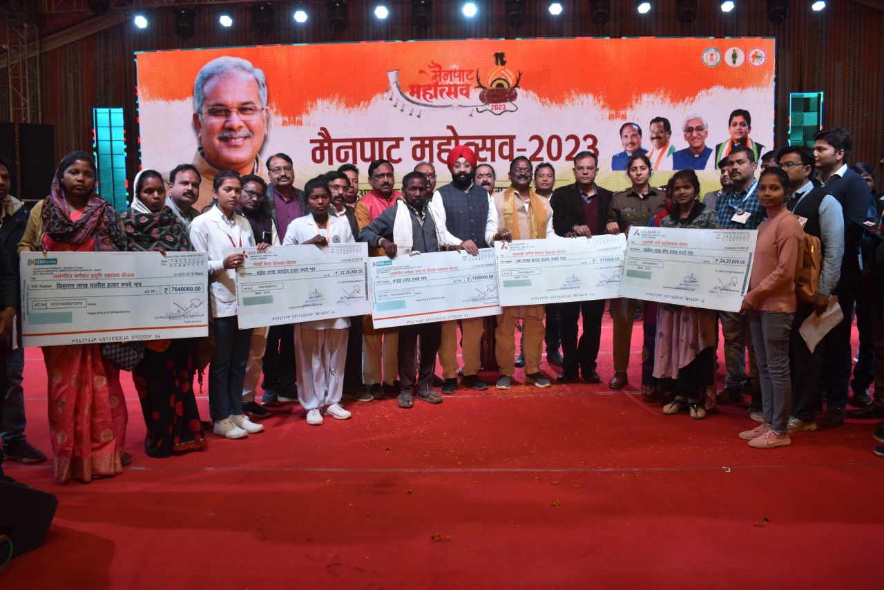  पवन के भोजपुरी लोकगीतों से थिरके दर्शक