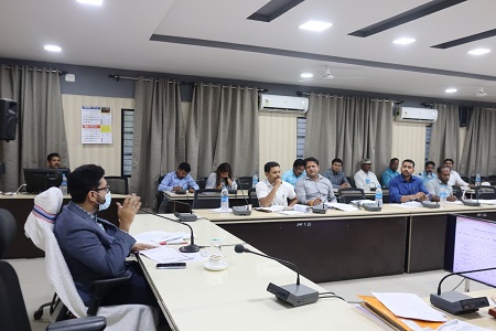 प्रकरणों और शुल्क वसूली की समीक्षा : कलेक्टर