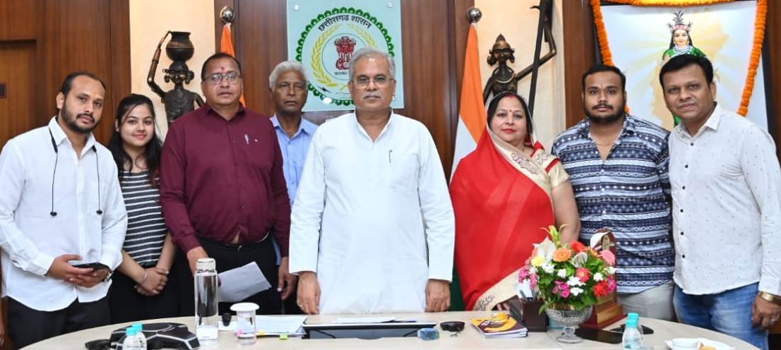 मुख्यमंत्री ने छत्तीसगढ़ी गीत &lsquo;कका जिन्दा हे&lsquo; का विमोचन किया