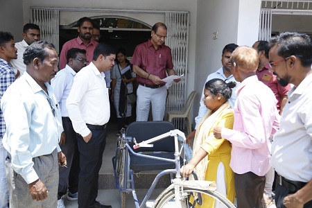 दूर दराज के लोगों को समाधान के लिए न जाना पड़े दूर, यही हमारा प्रयास : कलेक्टर