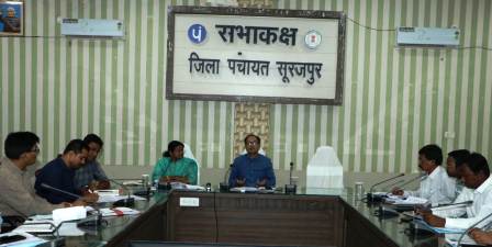  वर्मी कम्पोस्ट गांवों की समृद्धि के लिए महत्वपूर्ण : कलेक्टर