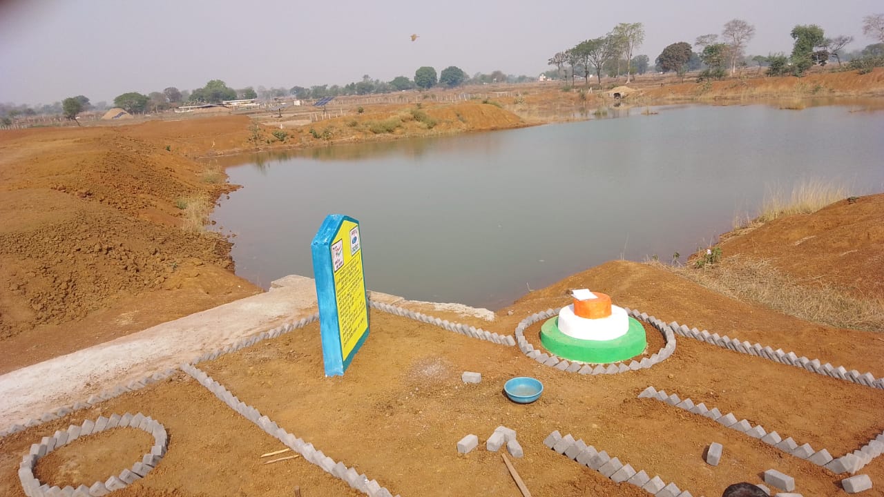  पेंड्री में मनरेगा से निर्मित अमृत सरोवर बनेगा जल संरक्षण की मिसाल