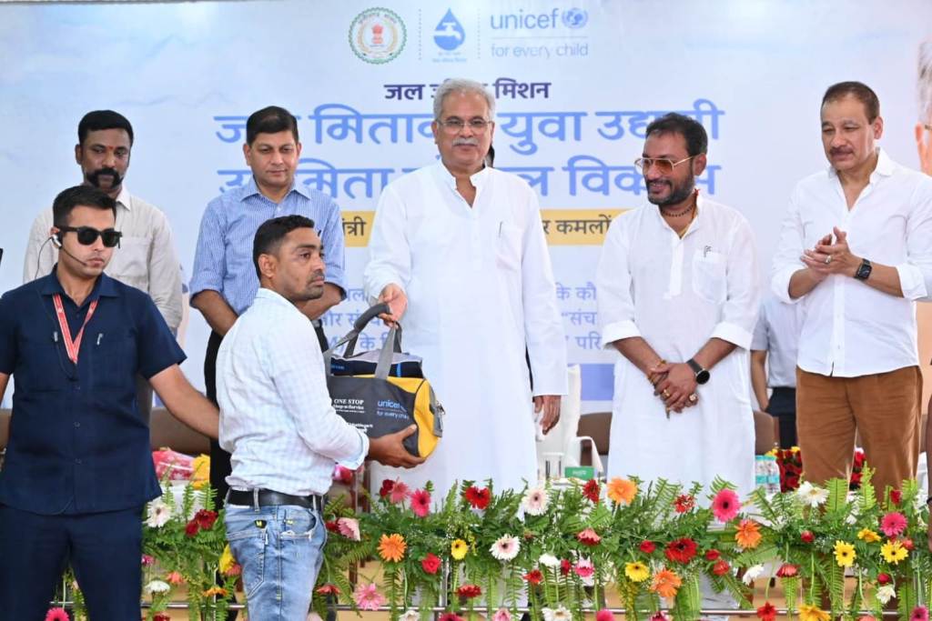 मुख्यमंत्री ने &lsquo;जल मितान-युवा उद्यमी&lsquo; उद्यमिता कौशल विकास परियोजना का शुभारंभ किया