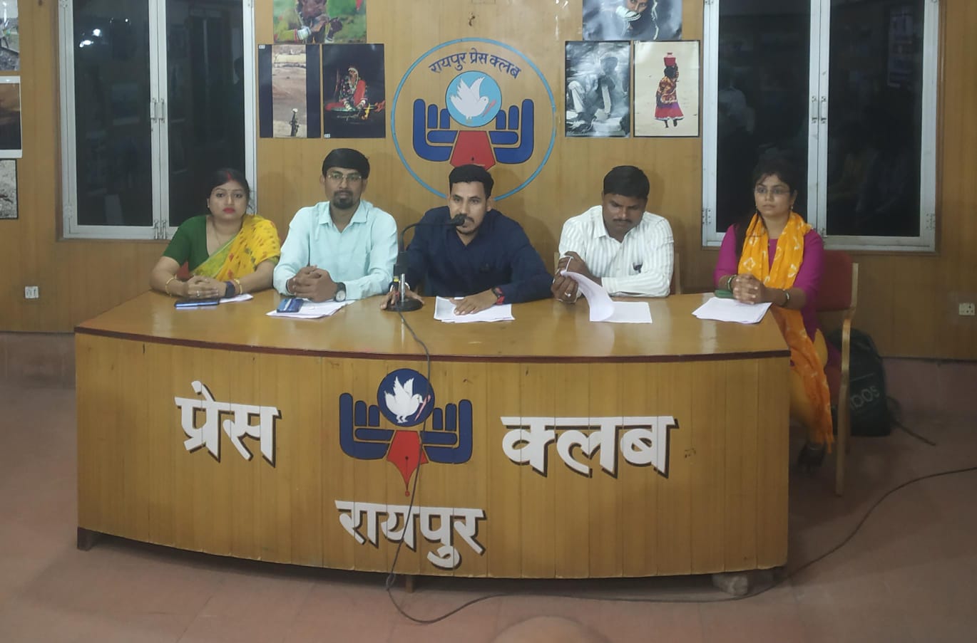 सरकार के फैसले से नाराज बी.एड के प्रशिक्षणार्थि