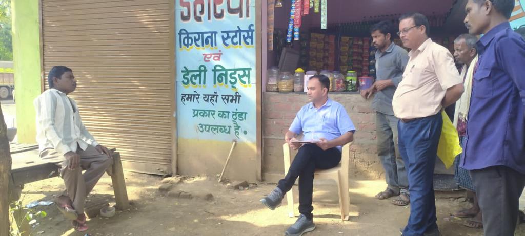  दिव्यांग व बुजुर्ग मतदाताओं की जानकारी लेने घर-घर पहुँच रहे कर्मचारी