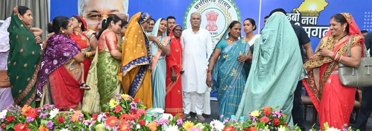  मुख्यमंत्री निवास में मायका का प्यार पाकर गदगद हुई महिलाएं