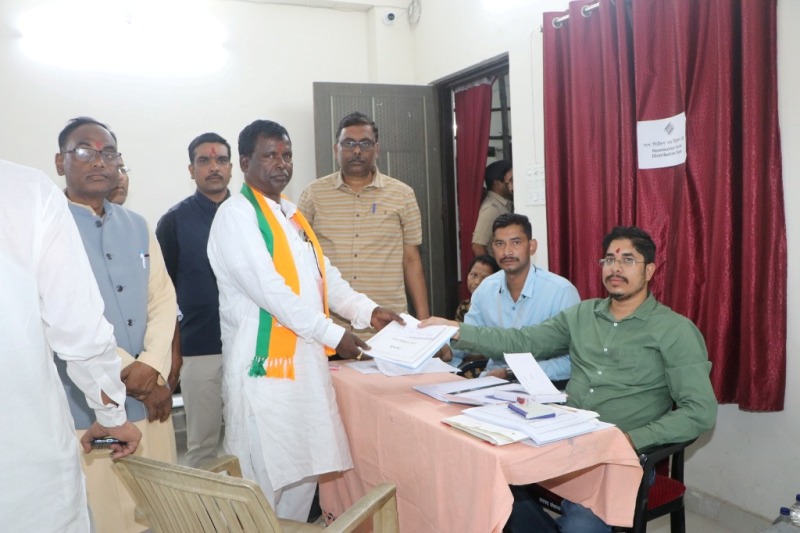 सूरजपुर में 17 उम्मीदवारों ने लिए नामांकन पत्र, 1 ने जमा किया
