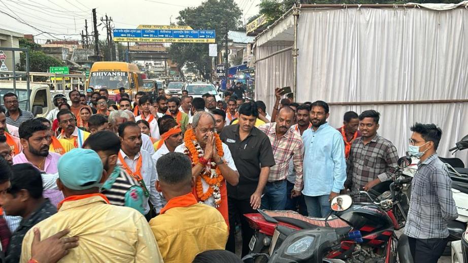  बृजमोहन ने किया चुनाव कार्यालय का शुभारंभ