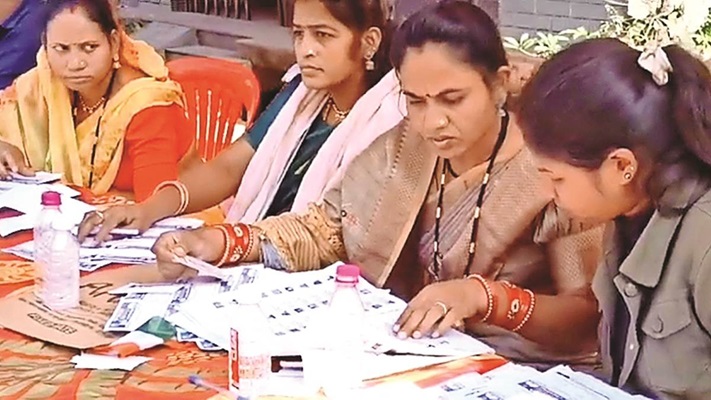  छत्तीसगढ़ के इतिहास में पहली बार महिलाओं ने संभाली मतदान की जिम्मेदारी