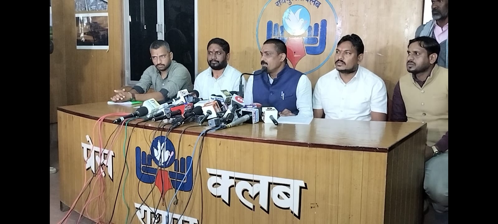 मोहम्मद अकबर को बीजेपी ने बाहर से आये मुसलमानों के सवालों का दिया जवाब | 