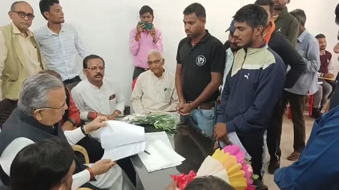 डॉ. रमन ने लगाया जनता दरबार, सुनी लोगों की समस्याएं