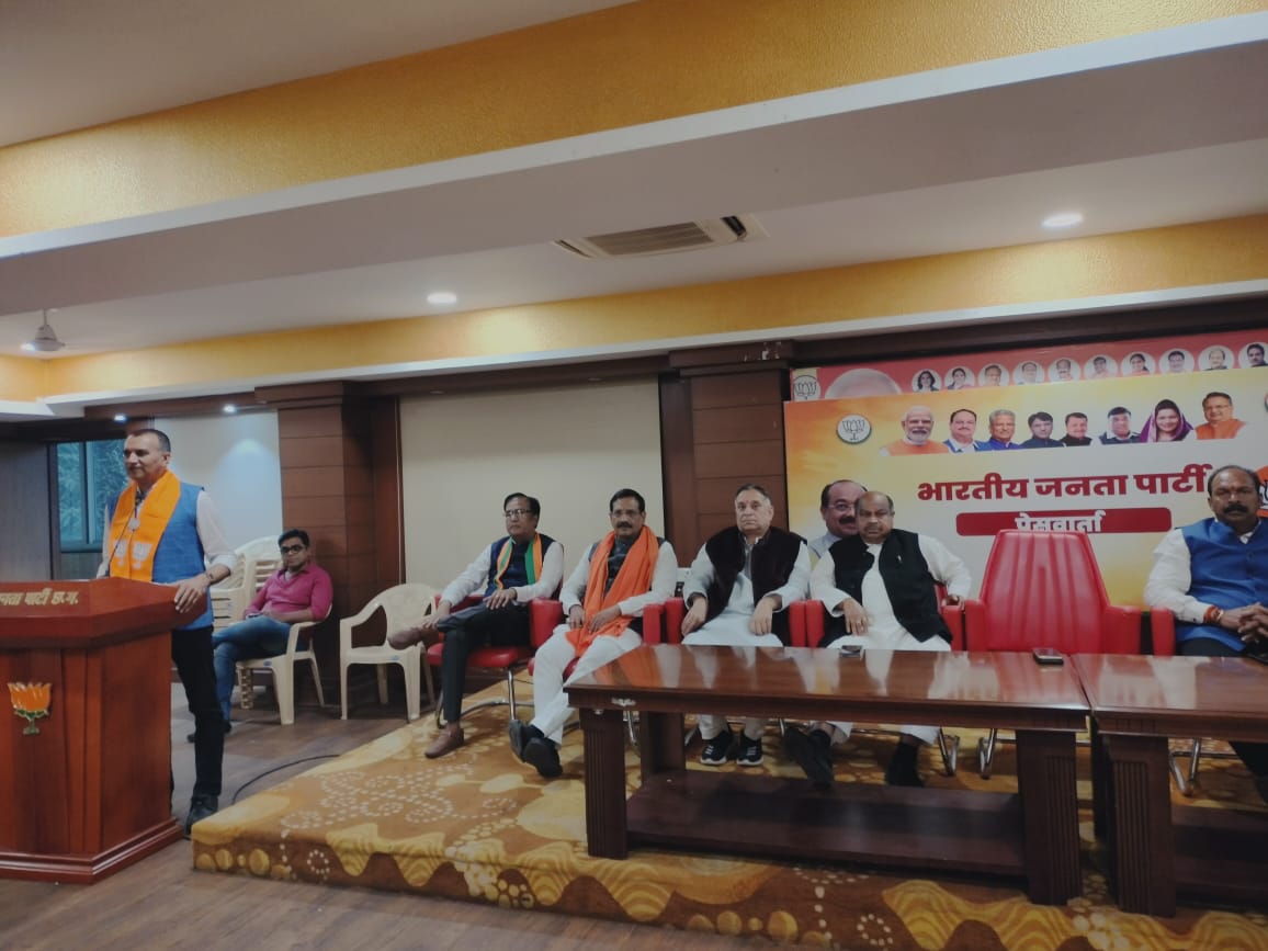 जिलाध्यक्ष और विधायक ने कार्यकर्ताओं को किया रिचार्ज