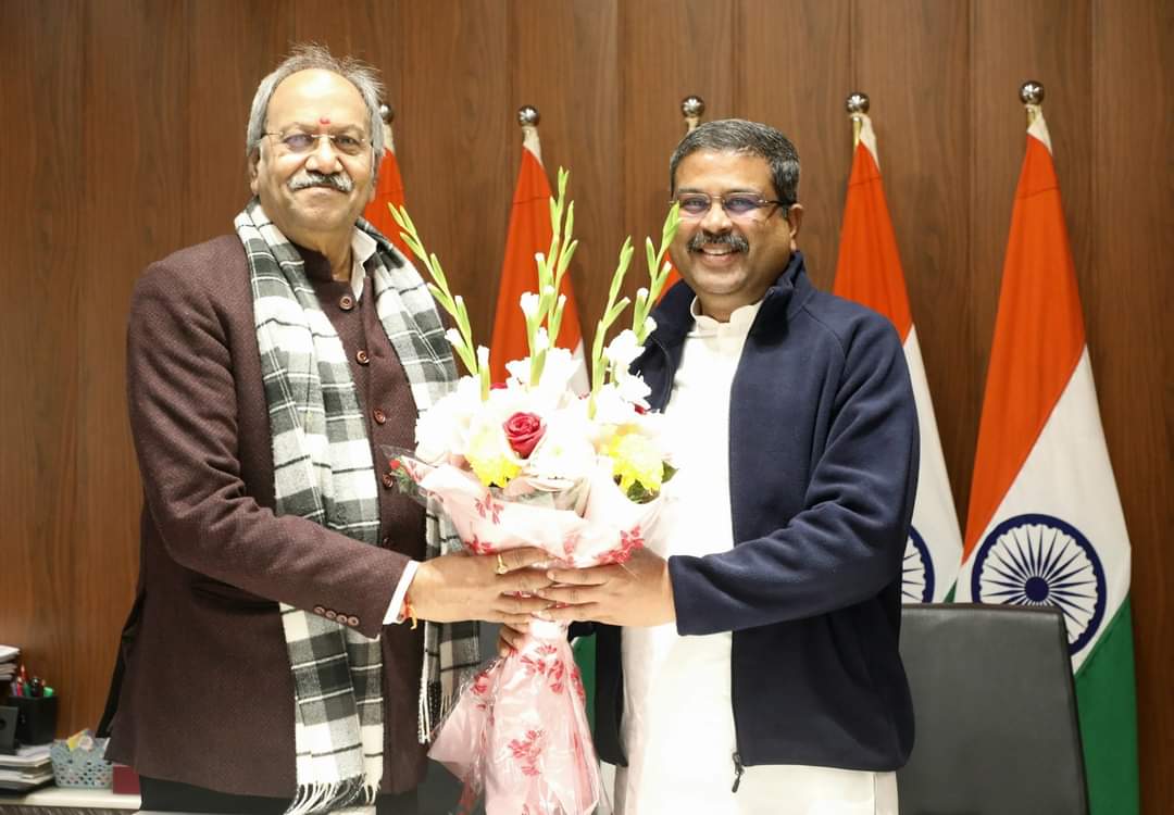  धर्मेंद्र प्रधान से बृजमोहन ने की सभी जिलों में नवोदय-केंद्रीय विद्यालय की मांग