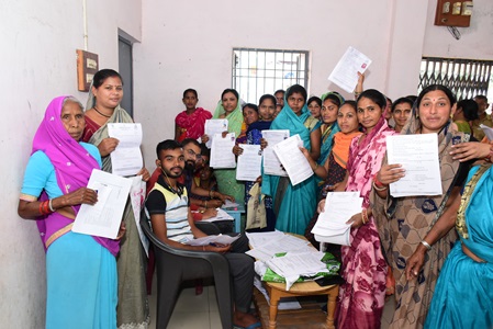 जिले में महतारी वंदन योजना अंतर्गत योजना का लाभ लेने के लिए महिलाओं ने दिखाई विशेष रूचि