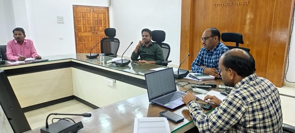  मनरेगा में जल संरक्षण के कार्यों को प्राथमिकता दें : जिला पंचायत सीईओ