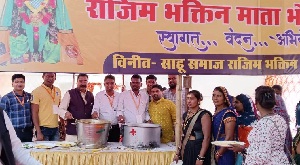 राजिम कुंभ मेला में हजारों लोगों को मिल रहा निःशुल्क भोजन