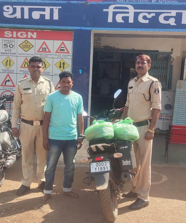  बाइक में लेकर आ रहा था गांजा, पुलिस ने भेजा जेल...