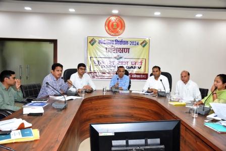  सेक्टर और पुलिस अधिकारी आपसी समन्वय के साथ कार्य करें : कलेक्टर