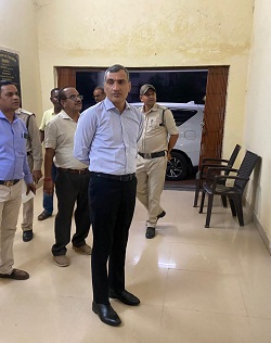 कलेक्टर शर्मा ने किया ट्रांजिट हॉस्टल का निरीक्षण