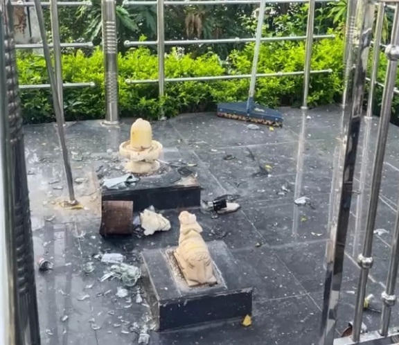  असामाजिक तत्वों ने मंदिर में की तोड़फोड़, हिन्दू संगठनों ने किया चक्का जाम...