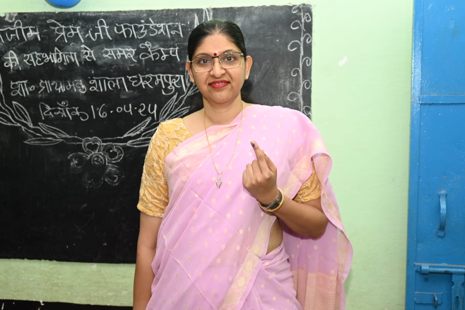 मुख्य निर्वाचन पदाधिकारी श्रीमती रीना बाबासाहेब कंगाले ने किया मतदान