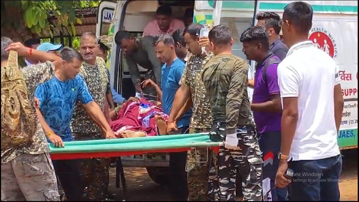 बंदूक सफाई के दौरान हुआ फायर, गंभीर हालत में रायपुर रेफर