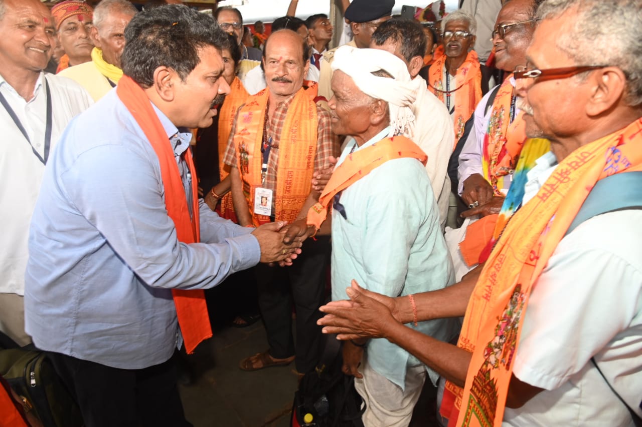 रामलला के दर्शन करने 850 तीर्थयात्री दुर्ग से अयोध्या धाम के लिए रवाना